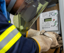 Município de Colombo recebe instalação de rede elétrica inteligente da Copel 