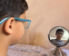SEDEF - Programa Bons Olhos Paraná entrega 318 óculos a estudantes de cinco municípios