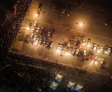Atrações e balões animam o dia e show de fogos ilumina a noite de Castro, durante Festival da Primavera