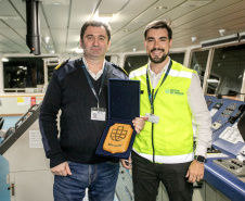 Porto de Paranaguá amplia linhas marítimas de veículos com chegada do Neptune Hellas
