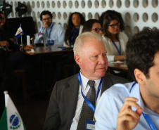 Governo do Paraná articula parceria para enviar estudantes para realizar pós-graduação no exterior