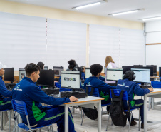 SEED - Projeto de modernização entrega lava-louças e novos equipamentos para cozinhas de escolas do Paraná