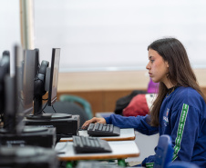 SEED - Projeto de modernização entrega lava-louças e novos equipamentos para cozinhas de escolas do Paraná