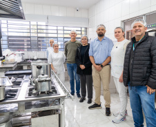 SEED - Projeto de modernização entrega lava-louças e novos equipamentos para cozinhas de escolas do Paraná