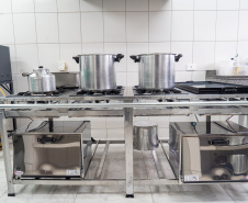 SEED - Projeto de modernização entrega lava-louças e novos equipamentos para cozinhas de escolas do Paraná
