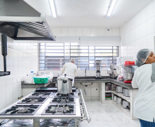 SEED - Projeto de modernização entrega lava-louças e novos equipamentos para cozinhas de escolas do Paraná