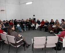 Debate sobre história das trilhas sonoras, aula sobre arquitetura prisional e visita guiada temática integram programação de setembro do MIS-PR