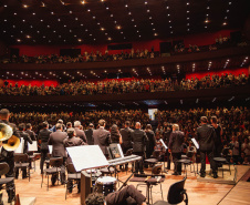 Com o tema amizade, emoção do público marca concerto da Orquestra Sinfônica do Paraná