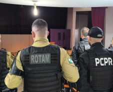 POLICIAS