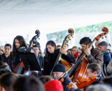 TEATRO GUAÍRA - Orquestra Sinfônica do Paraná atrai mais de 1200 pessoas no concerto da série "Mostly Mozart"