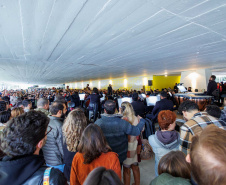 TEATRO GUAÍRA - Orquestra Sinfônica do Paraná atrai mais de 1200 pessoas no concerto da série "Mostly Mozart"
