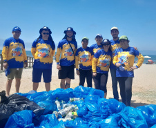 SANEPAR - Voluntários da Sanepar ajudam a limpar rios em todo o Paraná
