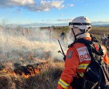Bombeiros do Paraná intensificam treinamentos de Manejo Integrado do Fogo contra incêndios florestais