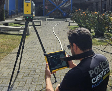 Trabalho dos peritos da Polícia Científica do PR (PCIPR) na área do Campus da PUC que sofreu um incêndio