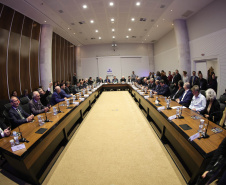 O governador Carlos Massa Ratinho Junior recebe nesta terça-feira(9), o presidente do Paraguai, Santiago Peña e comitiva do Paraguai no Palácio Iguaçu.