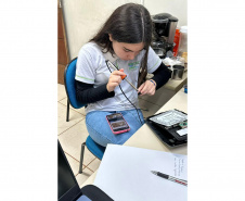 Calculadora para pessoas com deficiência visual desenvolvida por alunas da rede será destaque em feira científica internacional