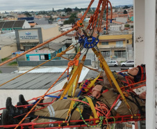 Corpo de Bombeiros forma 23 profissionais para atuar com resgate em alturas