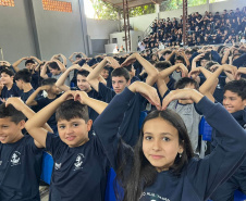 Colégio estadual recebe visitas de cosmonautas russos em ação de apoio a crianças em tratamento de câncer