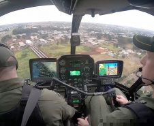 Cargas de cigarros e cinco veículos são apreendidos com uso do helicóptero Falcão 13