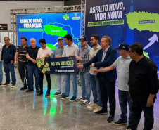 SECID - Governo do Estado assina convênios do Asfalto Novo, Vida Nova com 42 municípios do Sudoeste