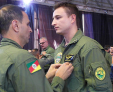  Militares do Paraná recebem medalha de mérito por atuação em missões de salvamento no Rio Grande do Sul