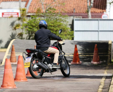 CNH para moto: exames práticos não terão mais rampa como obstáculo
