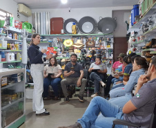 Adapar conscientiza municípios do Oeste sobre os riscos da  raiva dos herbívoros
