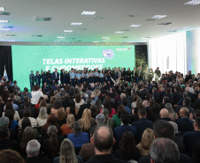 Telas interativas e chromebooks: governador entrega R$ 33,3 milhões em tecnologia a escolas