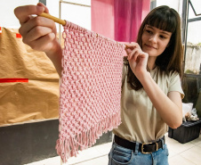 Conheça o laboratório das cores de Bianca Stella, nova residente da Academia  Alfredo Andersen