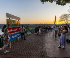 Imagens do Marco das Três Fronteiras e das Cataratas, em Foz do Iguaçu, irão rodar o mundo