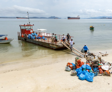 Mutirão de Limpeza das Praias da Ilha do Mel recolhe quase 11 toneladas de resíduos