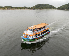 Portos do Paraná reforça turismo internacional com chegada de cruzeiro à Ilha do Mel