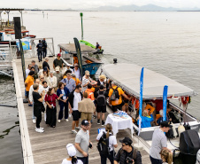 Portos do Paraná reforça turismo internacional com chegada de cruzeiro à Ilha do Mel
