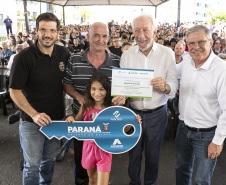 Londrina, 24 de outubro de 2025 - Mauricio Pescuma, 62 anos, comerciante, primeira pessoa a utilizar o financiamento para idosos do governo do Paraná.