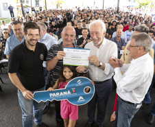 Londrina, 24 de outubro de 2025 - Mauricio Pescuma, 62 anos, comerciante, primeira pessoa a utilizar o financiamento para idosos do governo do Paraná.