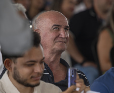 Londrina, 24 de outubro de 2025 - Mauricio Pescuma, 62 anos, comerciante, primeira pessoa a utilizar o financiamento para idosos do governo do Paraná.