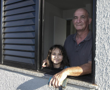 Londrina, 24 de outubro de 2025 - Mauricio Pescuma, 62 anos, comerciante, primeira pessoa a utilizar o financiamento para idosos do governo do Paraná.