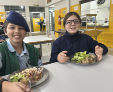 Mais de 17 mil toneladas de alimentos da agricultura familiar abastecem escolas do Paraná anualmente