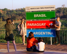 Imagens do Marco das Três Fronteiras e das Cataratas, em Foz do Iguaçu, irão rodar o mundo