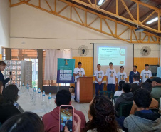 Tecnologia e trabalho em equipe: cooperativa-mirim transforma rotina de estudantes em colégio em Sarandi