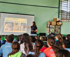 Adapar conscientiza municípios do Oeste sobre os riscos da  raiva dos herbívoros