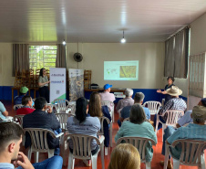 Adapar conscientiza municípios do Oeste sobre os riscos da  raiva dos herbívoros