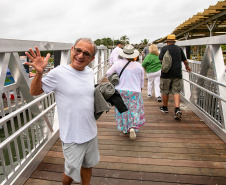 Portos do Paraná reforça turismo internacional com chegada de cruzeiro à Ilha do Mel