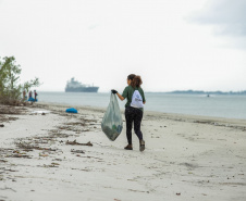 Mutirão de Limpeza das Praias da Ilha do Mel recolhe quase 11 toneladas de resíduos