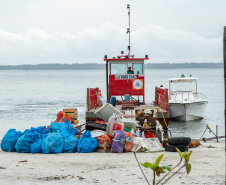 Mutirão de Limpeza das Praias da Ilha do Mel recolhe quase 11 toneladas de resíduos