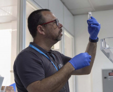 Laboratórios da Sanepar realizam mais de 7,5 milhões de análises por ano