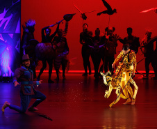 Lendas Brasileiras: crianças se encantam com espetáculo do Balé Teatro Guaíra e Orquestra Sinfônica do Paraná
