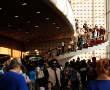 Lendas Brasileiras: crianças se encantam com espetáculo do Balé Teatro Guaíra e Orquestra Sinfônica do Paraná