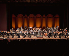 Orquestra Sinfônica do Paraná encerra turnê dos 40 anos com concerto em Belo Horizonte