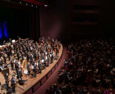 Orquestra Sinfônica do Paraná encerra turnê dos 40 anos com concerto em Belo Horizonte